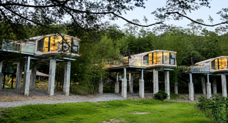 Space capsule house for resort and campsite projects
